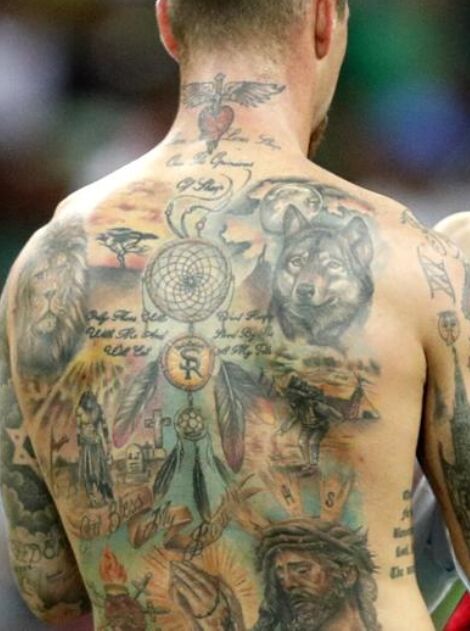 Tatouage de la Grande Puissance sur le dos de Sergio Ramos