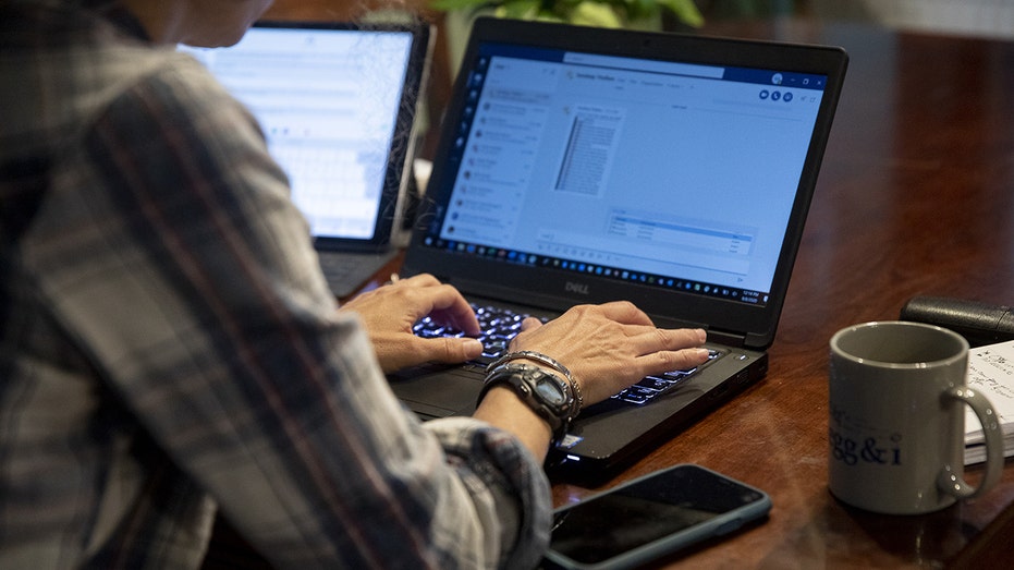 Personne travaillant à distance