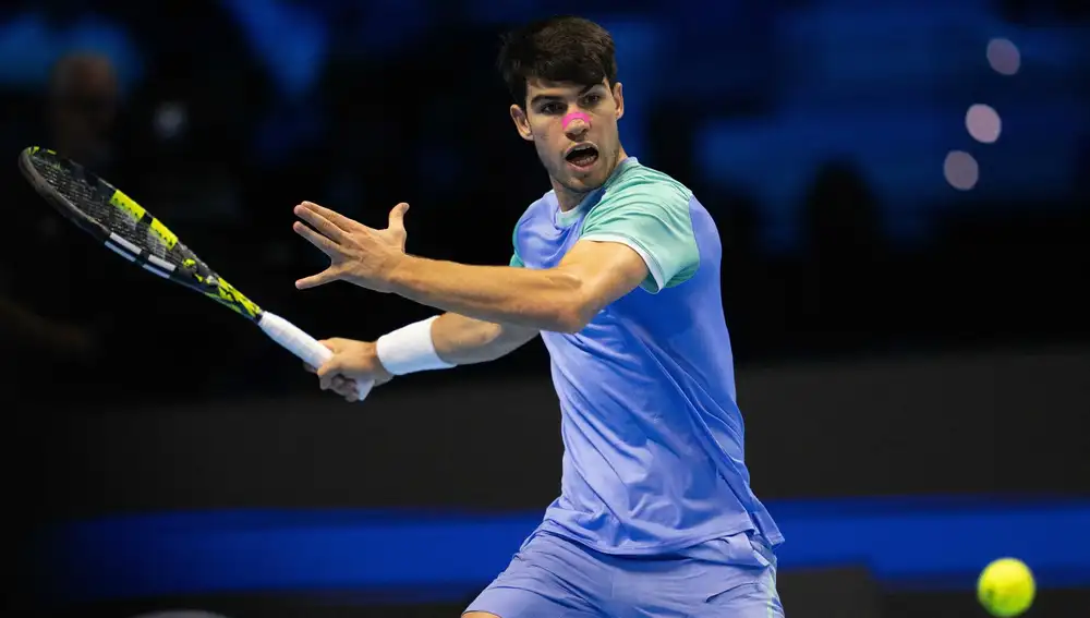AMP.- Tennis.- Carlos Alcaraz bat le Russe Rublev en deux sets (6-3, 7-6) et reste en vie en finale de l'ATP