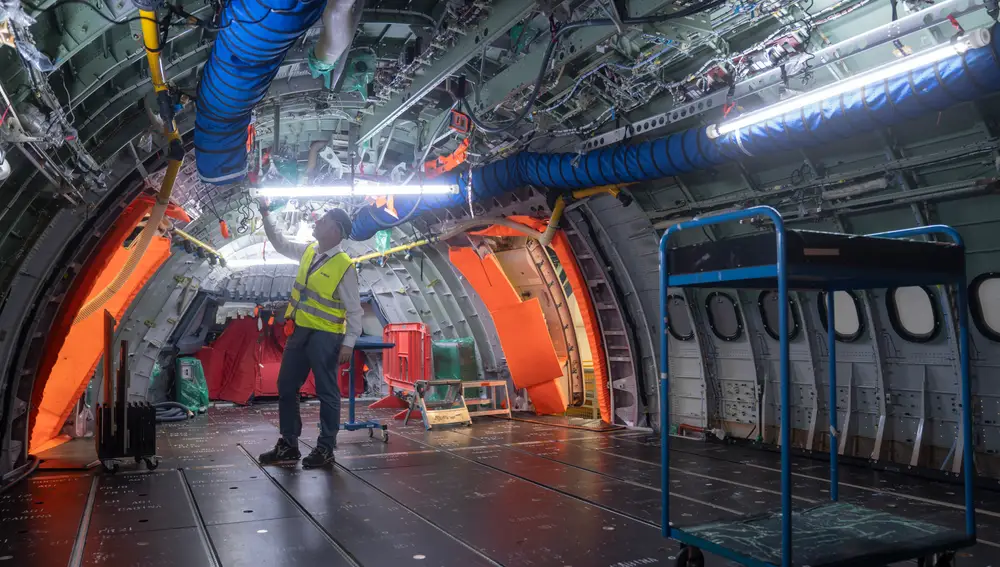 L'A330 est vidé à l'intérieur pour sa transformation en MRTT