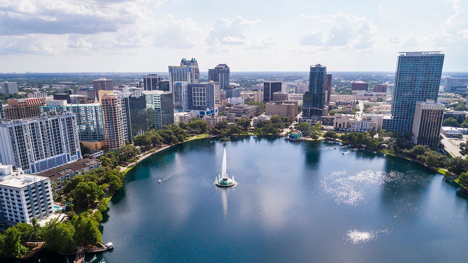 Floride, Orlando, Lake Eola Park et Skyline. (Photo de: Jeffrey Greenberg / Education Images / Universal Images Group via Getty Images)