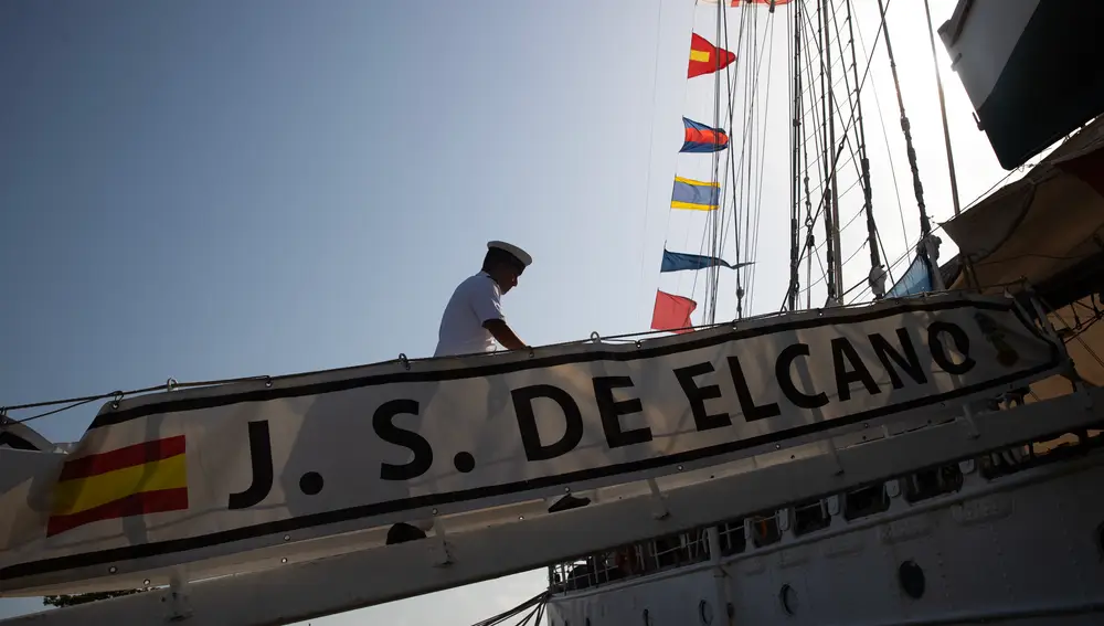 Juan Sebastián de Elcano arrive à Santo Domingo avec la princesse Leonor à bord