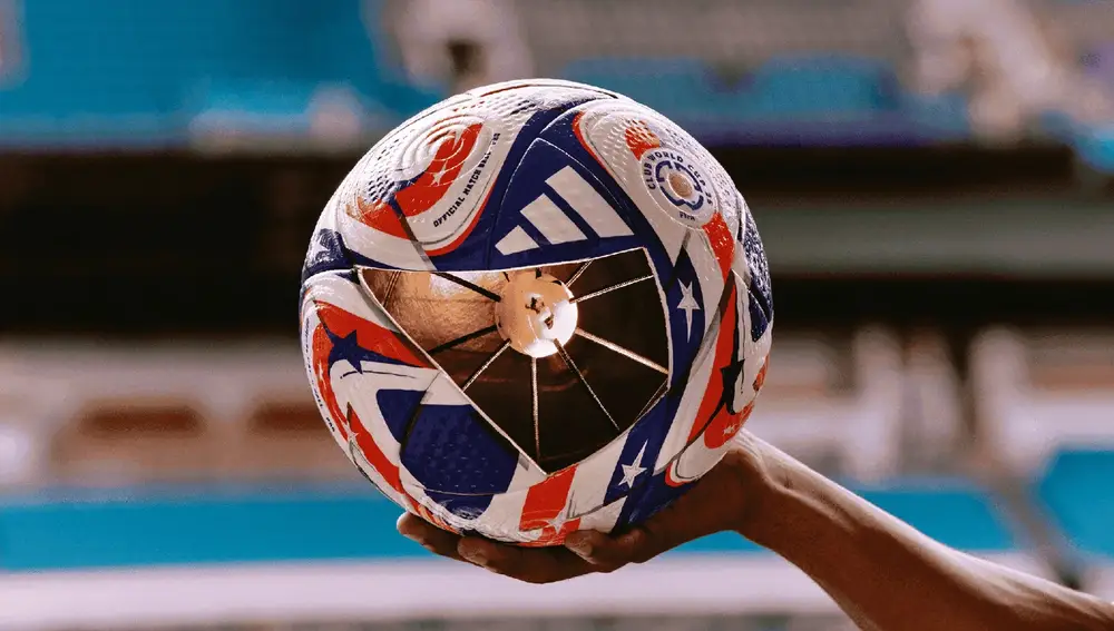 Ball de la Coupe du monde du Club FIFA 2025 (adidas).