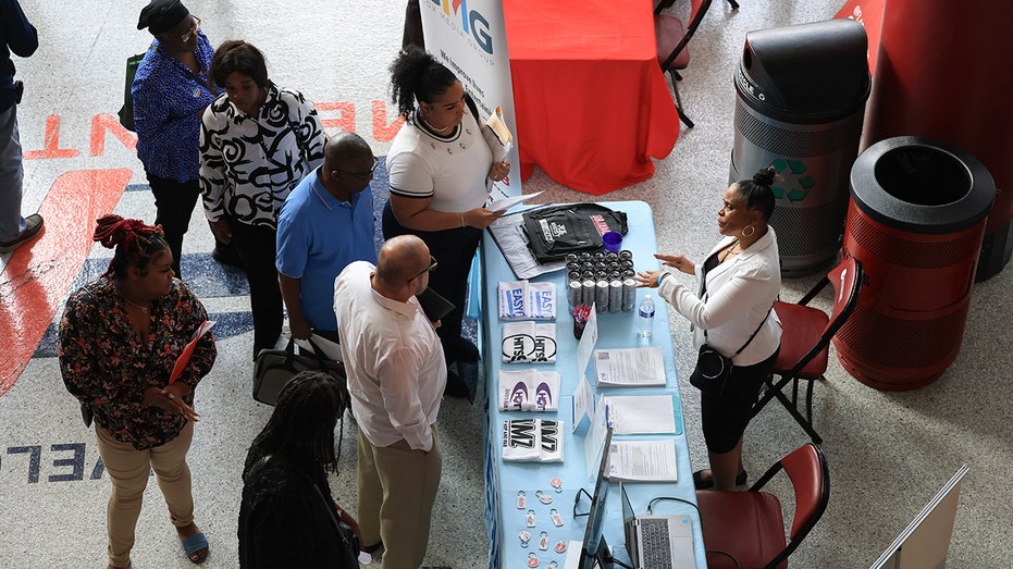 Foire de l'emploi à Sunrise, en Floride en avril 2025