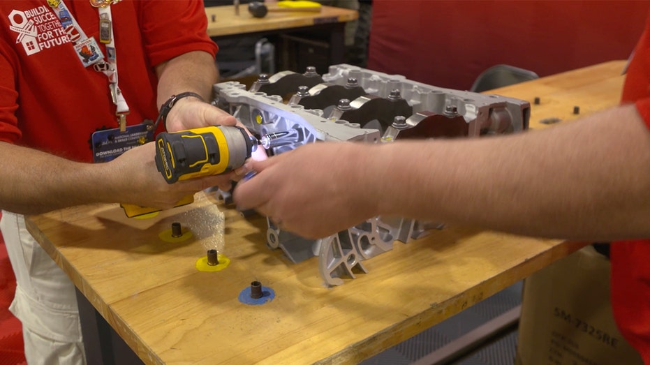 Une organisation de développement de la main-d'œuvre a attiré des milliers de personnes cette semaine à sa conférence annuelle, qui permet à la prochaine génération de travailleurs qualifiés de se connecter avec les employeurs et de tester leurs capacités les uns contre les autres dans les compétitions.