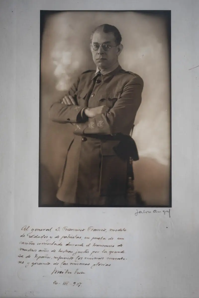 Image d'Emilio Mola dédiée à Franco par le