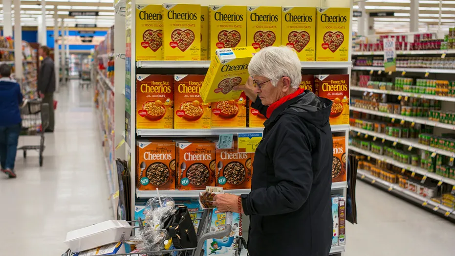 le client ramasse les cheerios