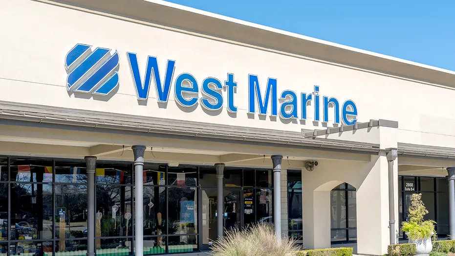 L'extérieur d'un magasin West Marine en Louisiane.
