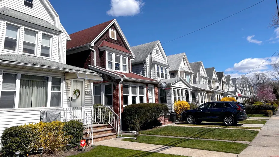 Maisons dans le Queens.