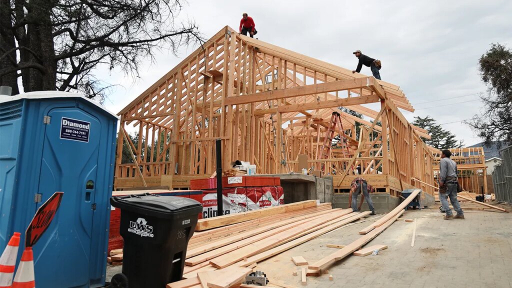 Les réglementations gouvernementales ajoutent près de 132 000 $ au coût d'une nouvelle maison, selon les constructeurs