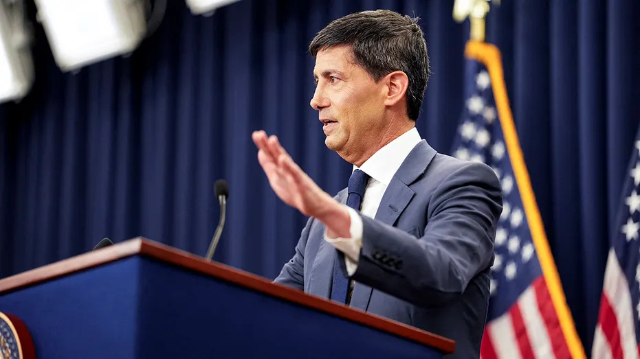 Le président de la Réserve fédérale, Kevin Warsh, lors d'une conférence de presse.
