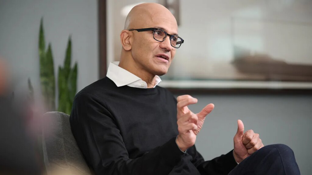 Le PDG de Microsoft met en garde contre la course à l'IA