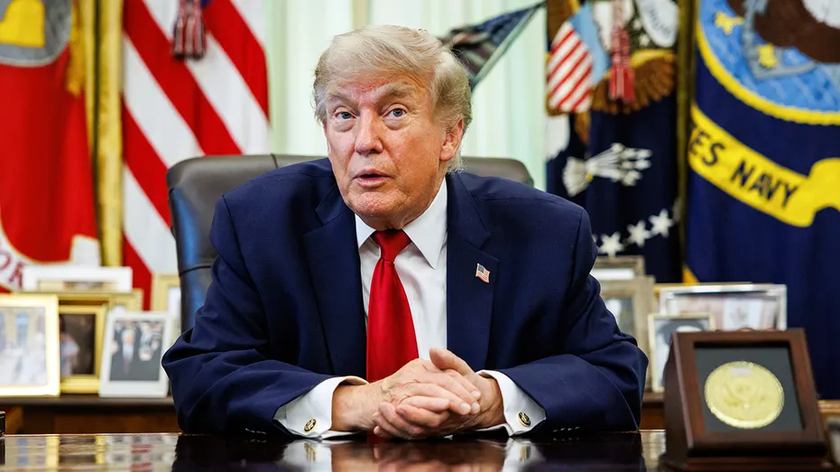 Le président Donald Trump dans le Bureau Ovale.