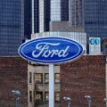 Ford rappelle 741 195 SUV et camionnettes après qu'un défaut de transmission augmente le risque de déplacement : NHTSA