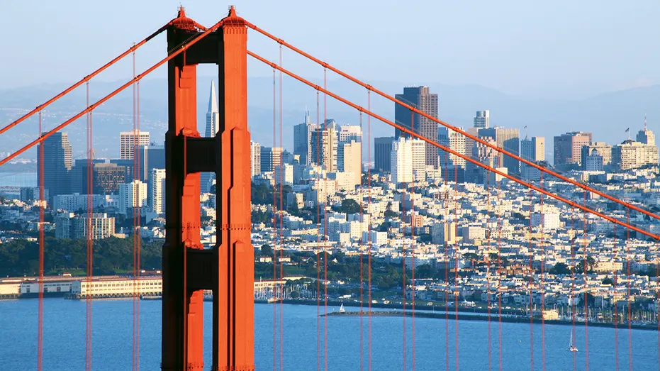 Le Golden Gate Bridge et San Francisco