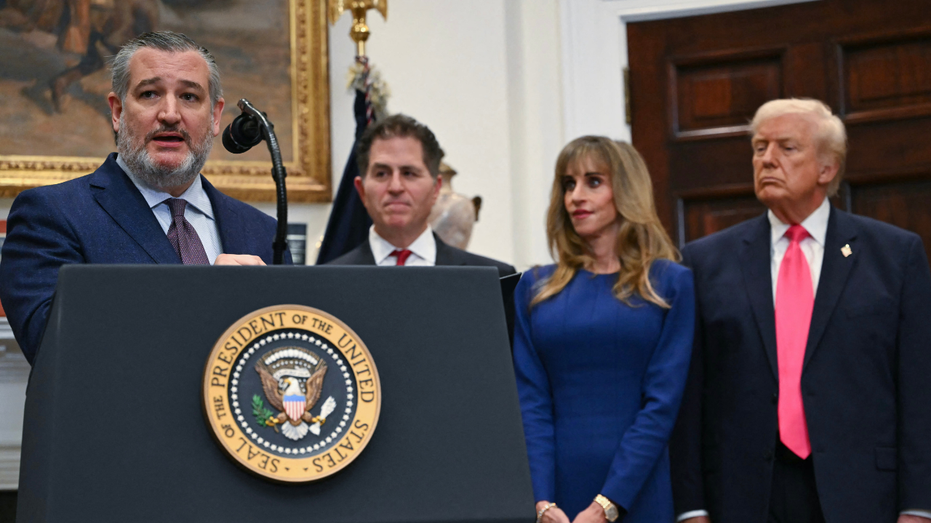 Le sénateur américain Ted Cruz, républicain du Texas, s'exprime lors d'une annonce avec le président américain Donald Trump après un don de 6,25 milliards de dollars de Michael Dell à "Comptes Trump."