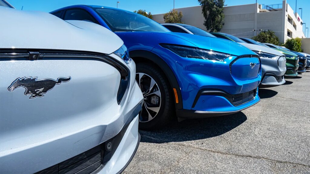 Ford rappelle plus de 110 000 véhicules Mustang en raison de défauts d'essuie-glace et de transmission