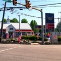 La station-service First Freedom Fuel ouvre ses portes alors que les réductions soutenues par Trump sont déployées
