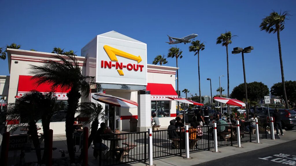 Une ville de Californie fait pression pour l'interdiction du service au volant après que les voisins ont sonné l'alarme concernant l'ajout proposé par la chaîne de hamburgers