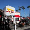 Une ville de Californie fait pression pour l'interdiction du service au volant après que les voisins ont sonné l'alarme concernant l'ajout proposé par la chaîne de hamburgers