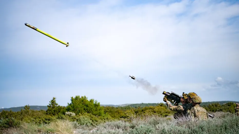 Les soldats tirent sur Stinger