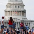 Les intérêts de la dette nationale et les dépenses liées aux droits sociaux poussent le déficit budgétaire fédéral de l’exercice 2026 à 2 000 milliards de dollars