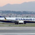 Un passager de Ryanair partiellement aspiré par une vitre cassée après le décollage de Grèce