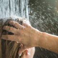 Adieu la baignoire et la douche habituelles ? La tendance européenne qui atteint les maisons modernes