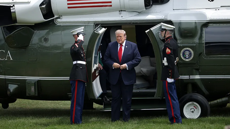 Trump sort de l'hélicoptère