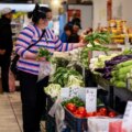 Les prix des produits alimentaires californiens pourraient augmenter à mesure que la loi sur les emballages plastiques entre en vigueur