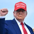 Le Trésor dévoile une pièce d'or d'un dollar avec l'image de Trump sur le devant