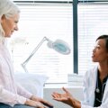 Fidelity estime que les retraités dépenseront 185 500 $ en soins de santé et en frais médicaux à la retraite
