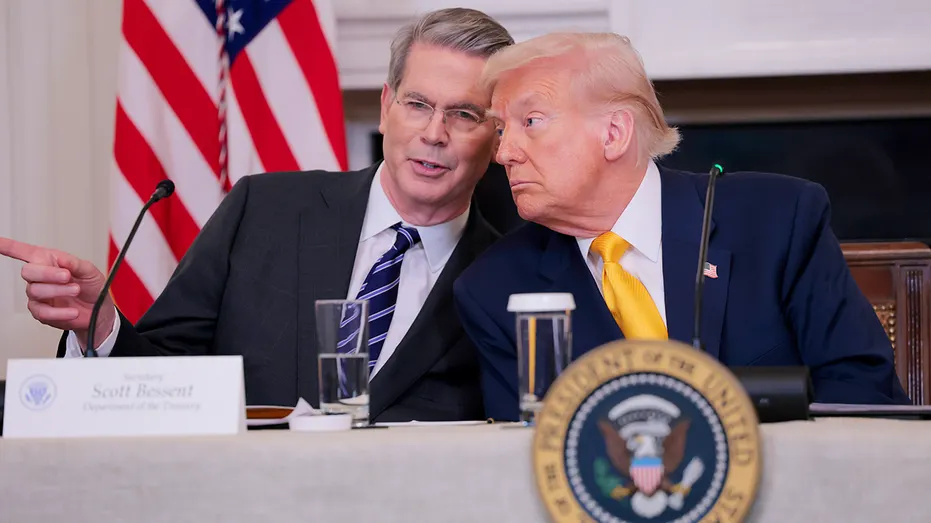 Scott Bessent et Donald Trump s'expriment
