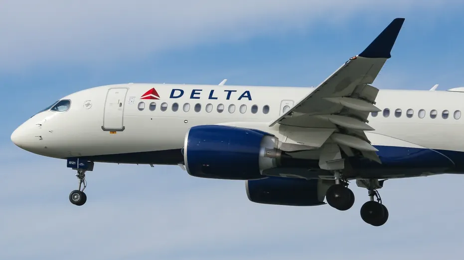 Un Airbus A220-100 de Delta Air Lines en approche finale
