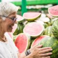 Comment reconnaître une bonne pastèque au supermarché : 5 signes à rechercher