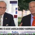 L’Amérique doit briser l’emprise de la Chine sur les minéraux critiques, déclare Peter Navarro