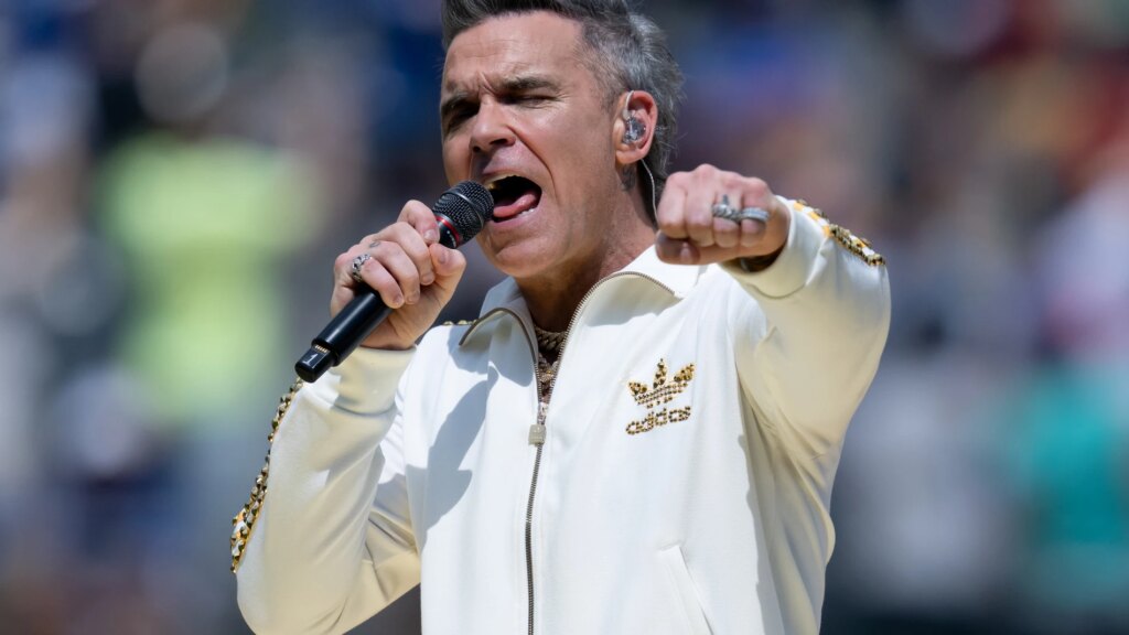 Robbie Williams parle de ses addictions : « Lorsque les gens quittent une cure de désintoxication, ils reviennent généralement et passent six mois, puis réintègrent progressivement la société. »