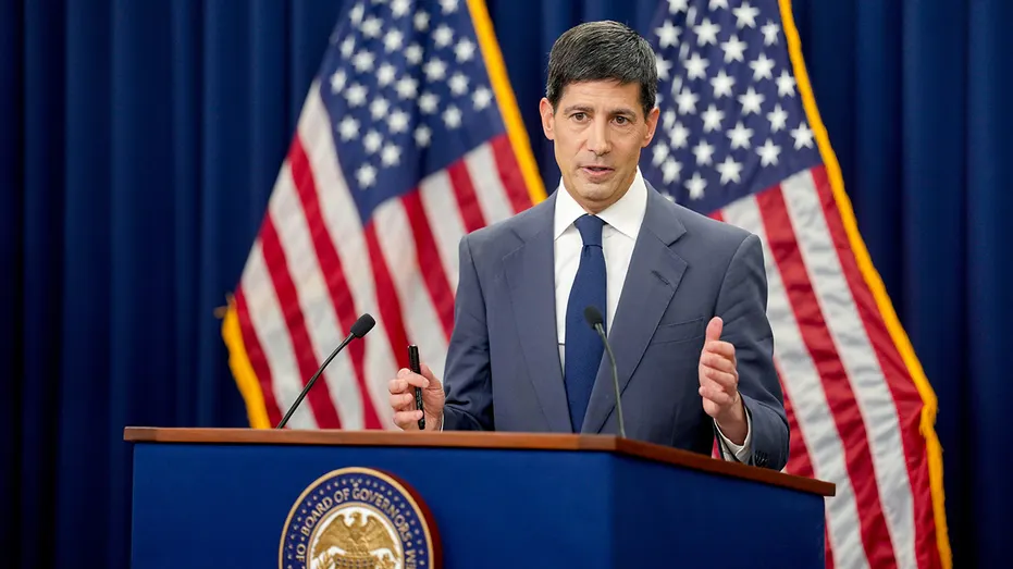 Le président de la Fed, Kevin Warsh, s'exprime lors d'une conférence de presse