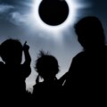 Où voir l'éclipse en famille à Madrid si je suis en vacances