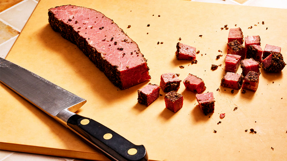 Trancher le pastrami pour le Pastrami Has