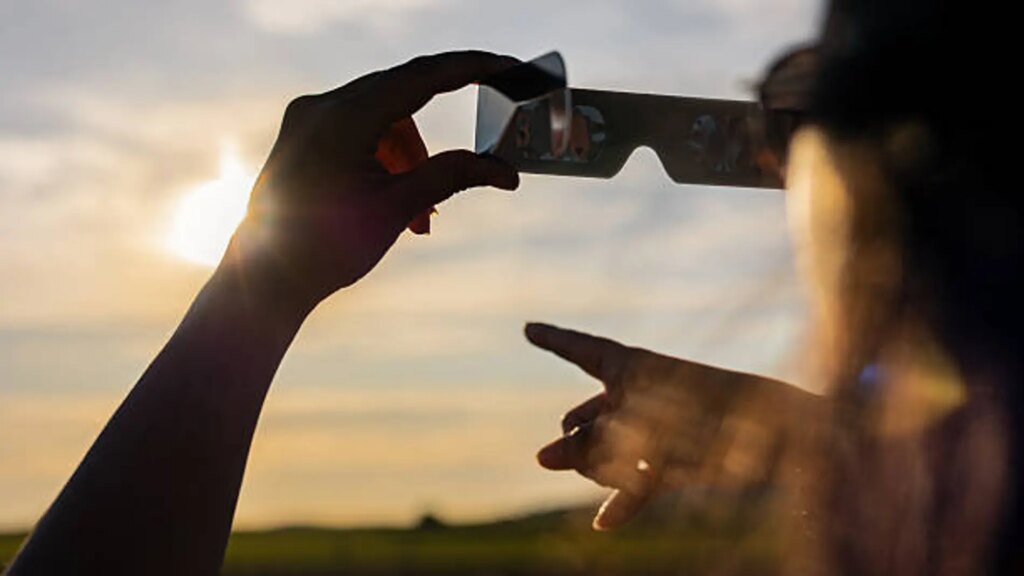 Quand est-il sécuritaire de retirer ses lunettes après avoir observé l’éclipse ?