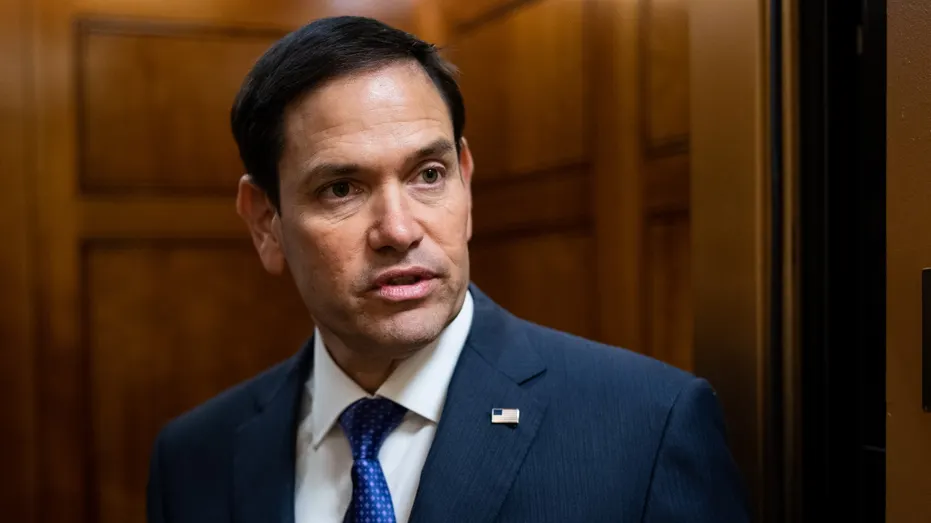 Marco Rubio parle aux journalistes