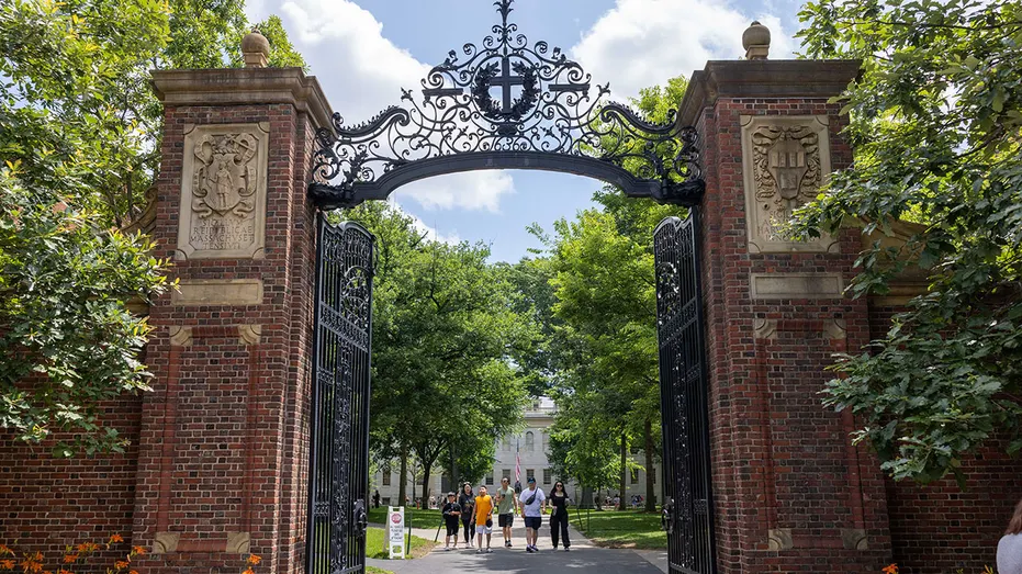 Portes entrant dans Harvard Yard