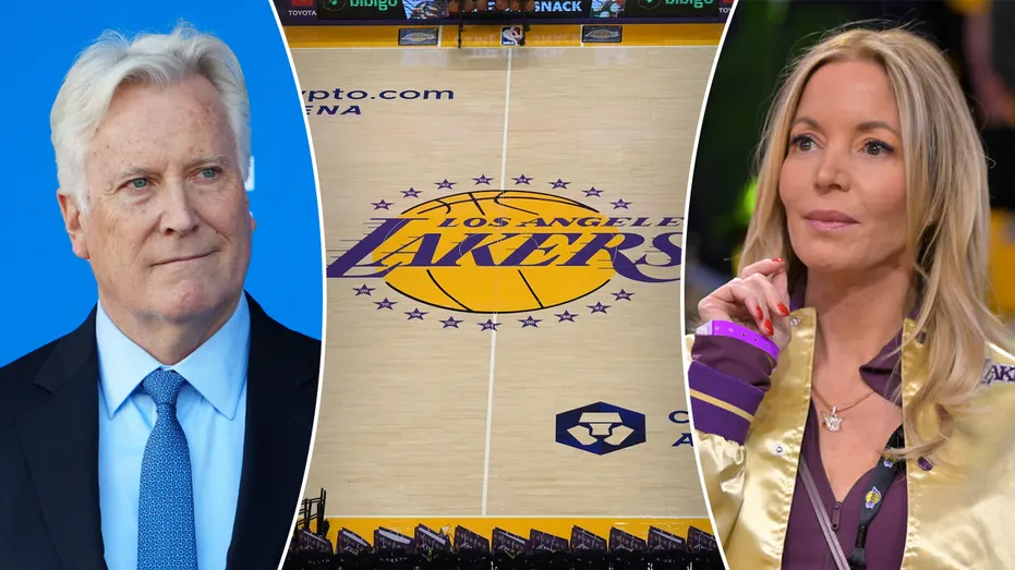 Mark Walter et Jeanie Buss avec le logo du terrain des Lakers au milieu