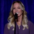 Jeanie Buss se bat entre frères et sœurs pour la vente des actions restantes des Lakers à un nouveau groupe de propriété : rapports