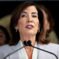 Un membre du Congrès républicain de New York déchire les politiques de Hochul pour avoir envoyé le message aux entreprises « ne venez pas ici »
