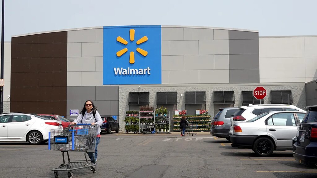 Walmart dit qu'il utilisera des milliards de dollars en remboursements de droits de douane pour maintenir les prix bas