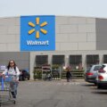 Walmart dit qu'il utilisera des milliards de dollars en remboursements de droits de douane pour maintenir les prix bas