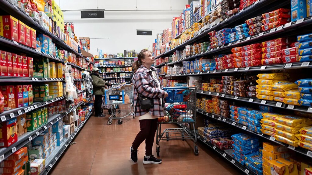 Les ventes du commerce électronique de Walmart augmentent alors que le PDG vante « le prix, la rapidité et la commodité »