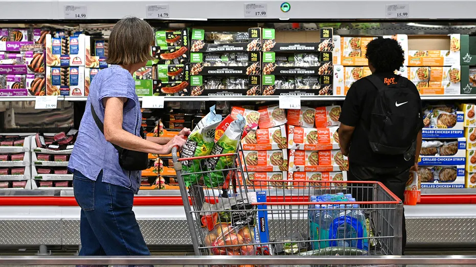 Acheteurs au magasin Costco à Arlington, Virginie